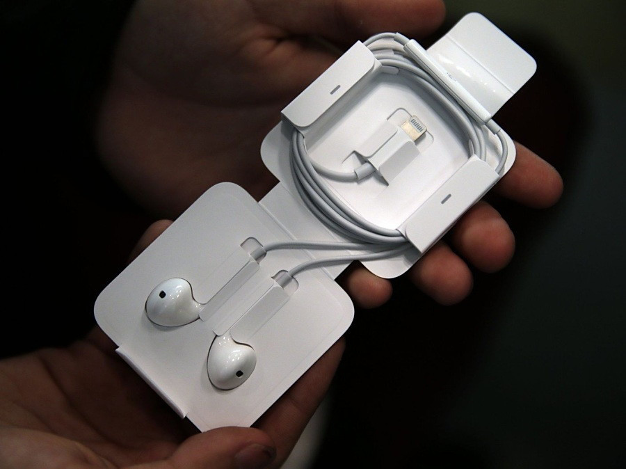 Наушники Apple EarPods (с разъёмом Lightning)